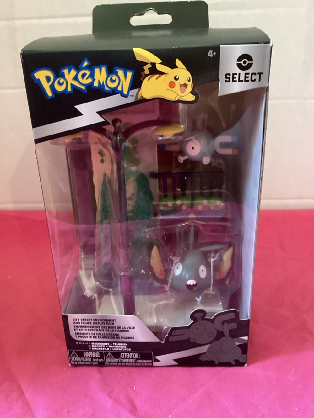 504-Pokemon Select City Street Environment & Figure Display pack with Figures